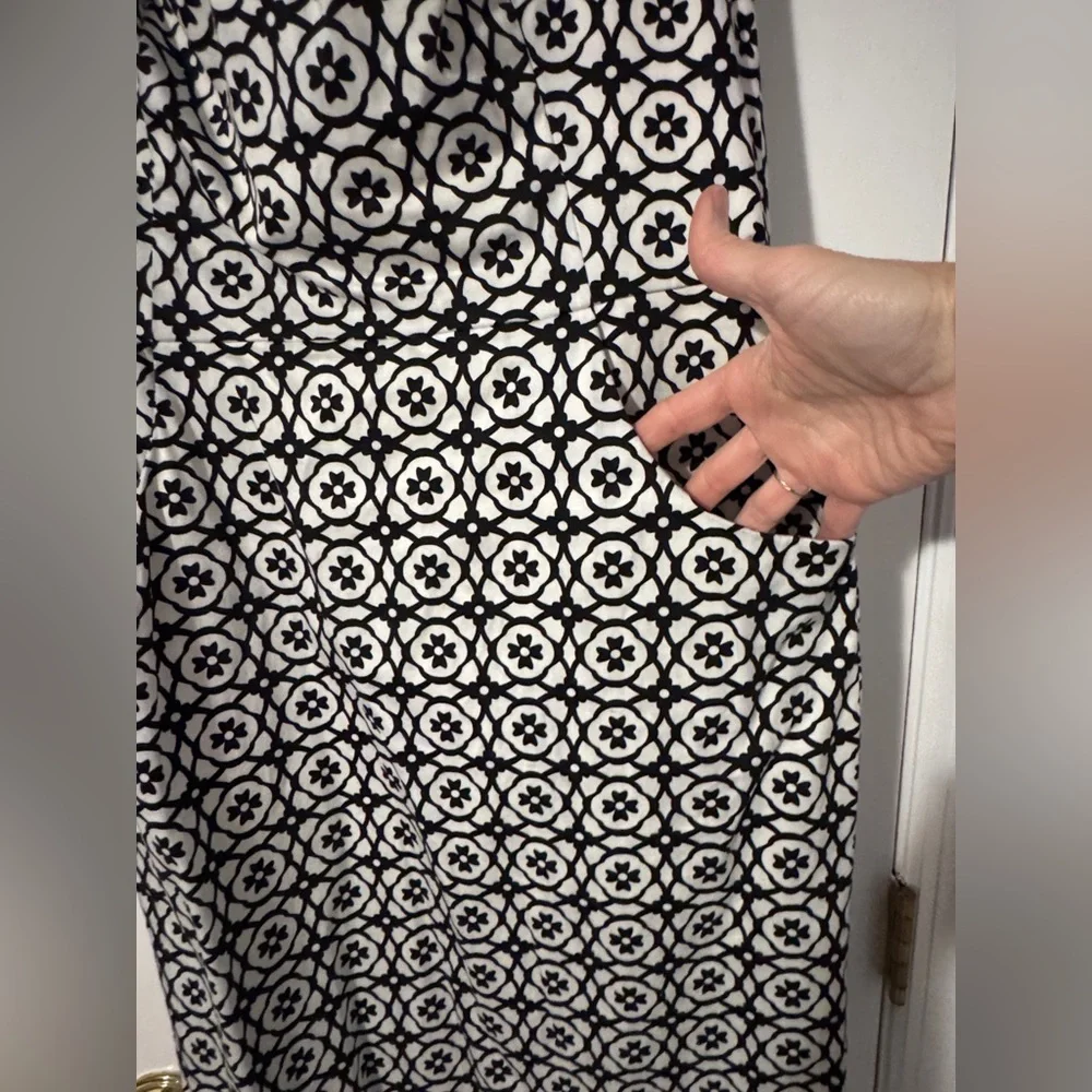 Chaps Ralph Lauren Floral Repeating Pattern Sheath Dress w Pockets Black White